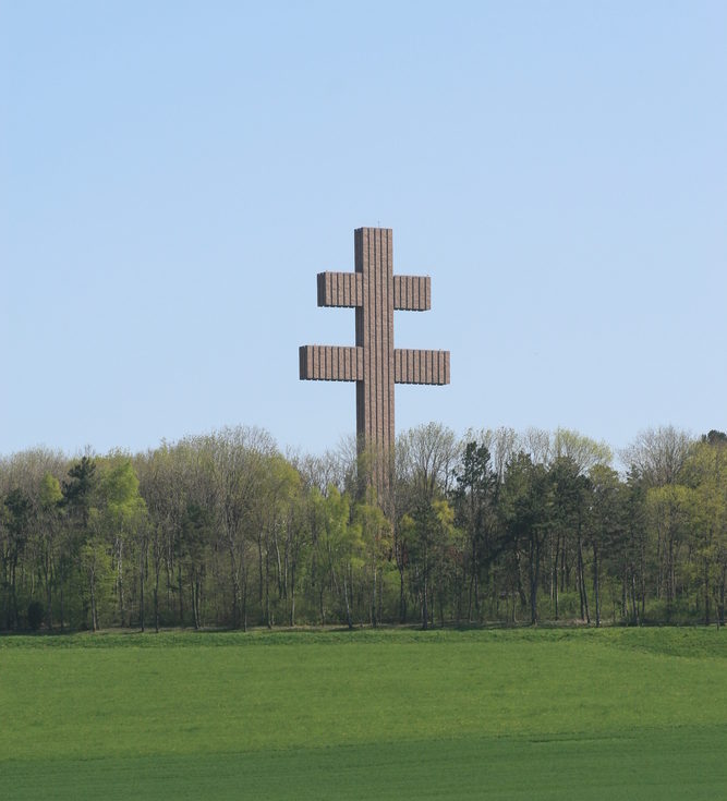 L'inauguration de la croix de Lorraine à Colombey-les-Deux-Eglises -  Enseigner de Gaulle