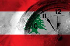 Horloge sur fond de drapeau libanais
