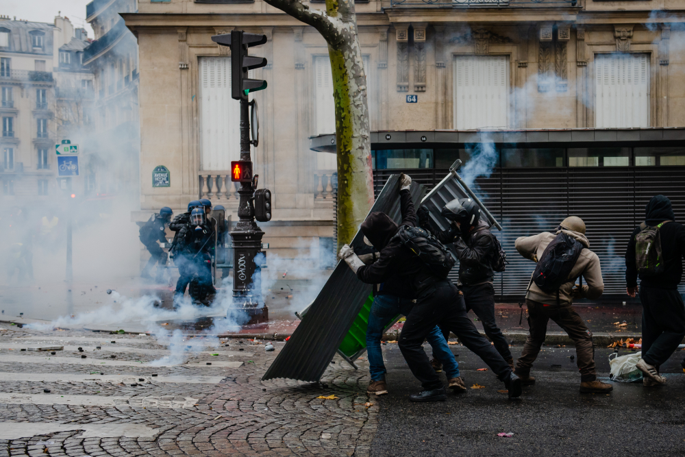 La France Orange mécanique : Repenser l'usage de la violence physique  légitime - Revue Politique et Parlementaire