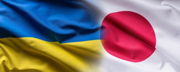 Drapeaux ukrainien et japonais