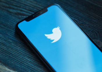 Bannis de Twitter : comment la plateforme est devenue le nouvel arbitre de la parole publique ?