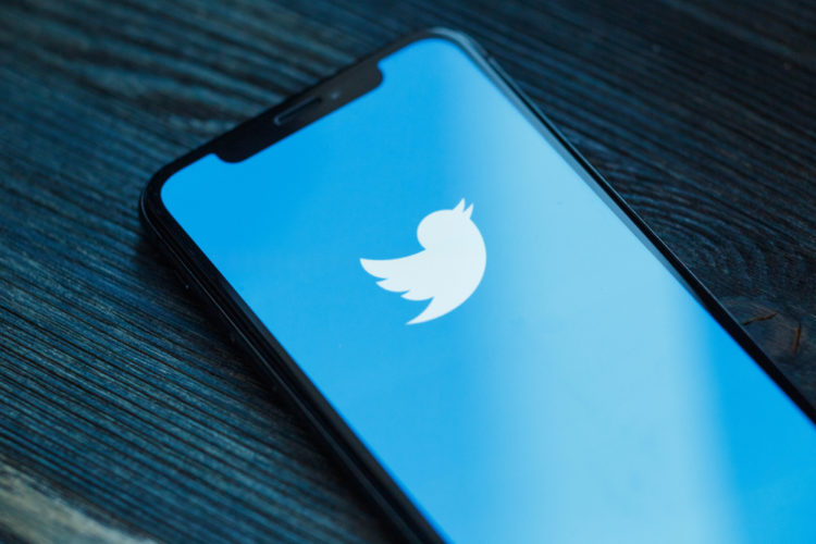 Bannis de Twitter : comment la plateforme est devenue le nouvel arbitre de la parole publique ?