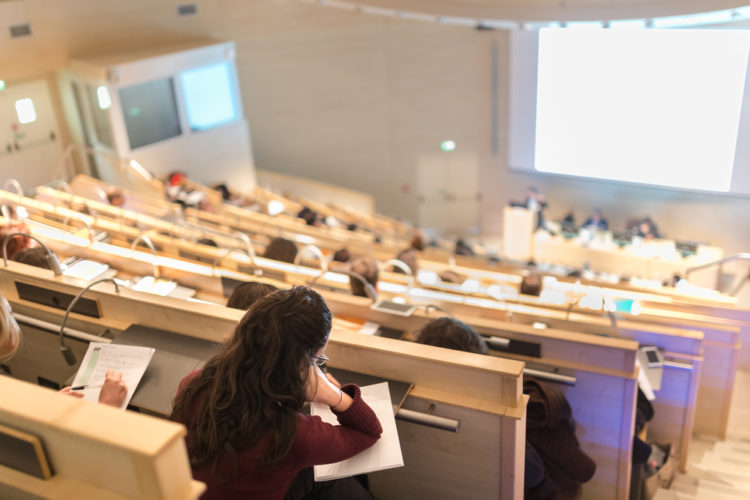 Le temps de l’abondance (et des cerises). Justice salariale et université