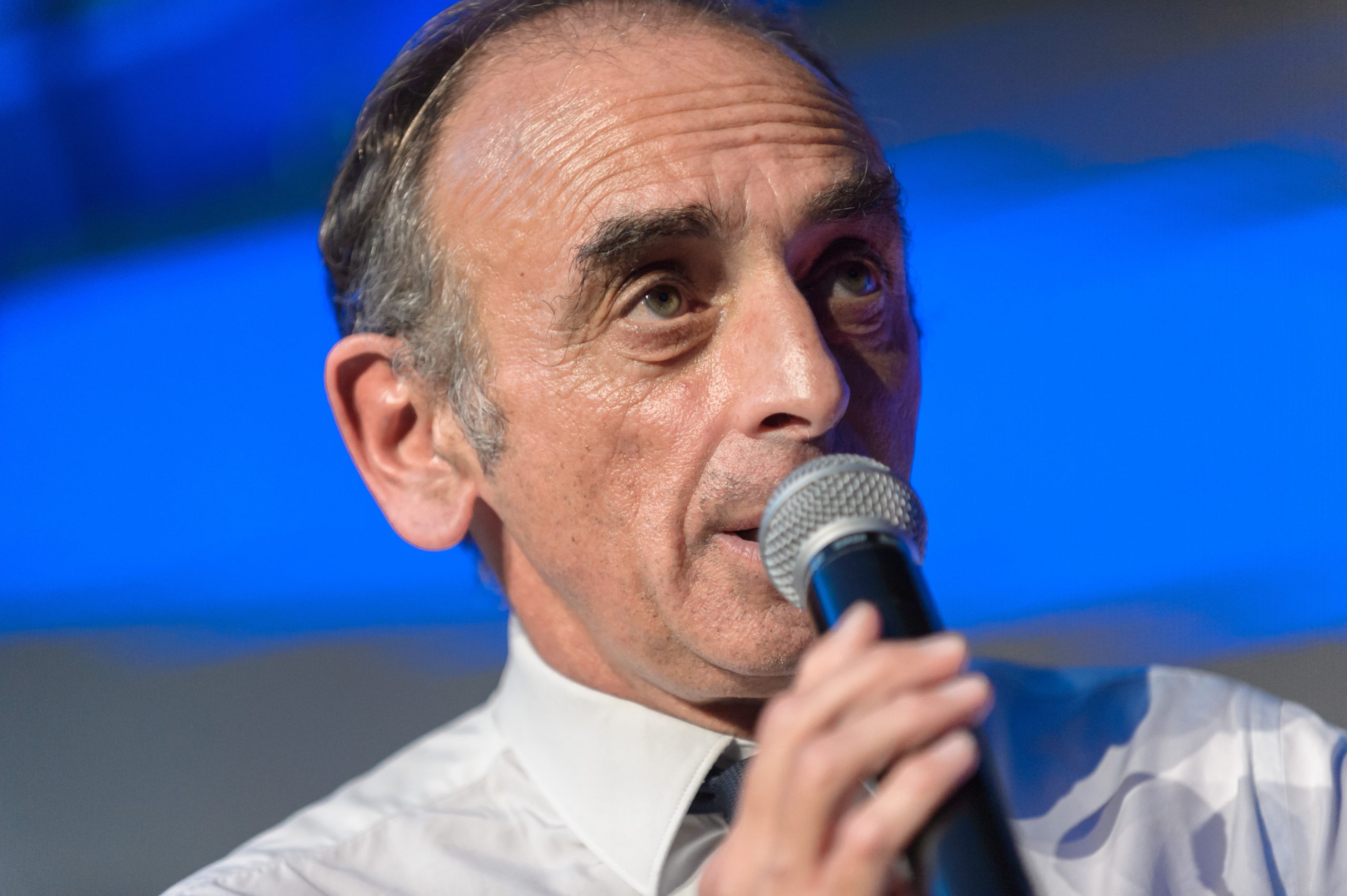 Que signifie la « zemmourisation » de la politique française ?