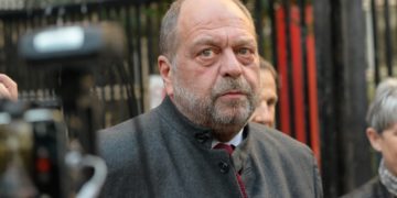 Un garde des Sceaux en exercice traduit devant la Cour de justice de la République : « Selon que vous serez puissant ou misérable ….»