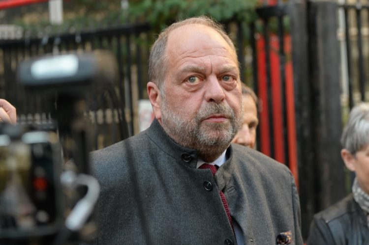 Un garde des Sceaux en exercice traduit devant la Cour de justice de la République : « Selon que vous serez puissant ou misérable ….»