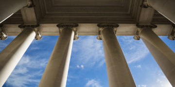 Remplacer les politiques par les experts ?