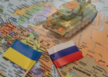 Trois articles – un objectif : rallier une partie de l’élite russe à un processus de paix