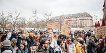 La rue, la classe moyenne et la démocratie
