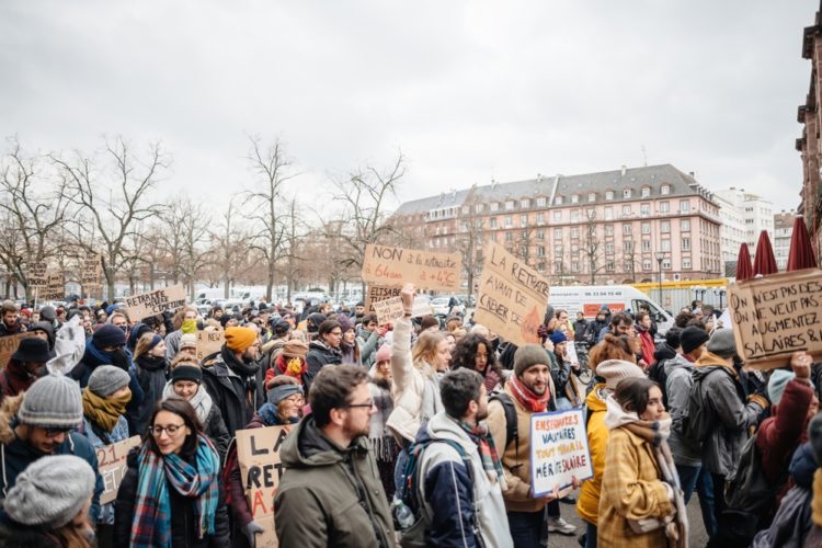 La rue, la classe moyenne et la démocratie