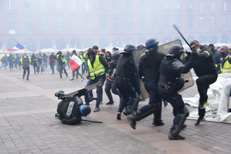 En finir avec la thèse du « monopole de la violence physique légitime de l’Etat »