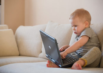 Face aux écrans numériques, la nécessité de régulation