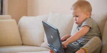 Face aux écrans numériques, la nécessité de régulation