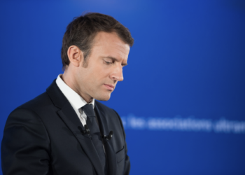 Emmanuel Macron gagnerait-il à se réengager dans le débat public ?