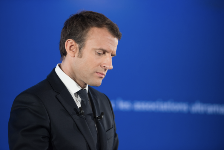 Emmanuel Macron gagnerait-il à se réengager dans le débat public ?