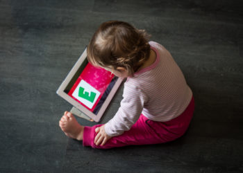 Comment lutter contre les effets toxiques et addictifs des écrans numériques :  parents et professionnels réunis dans une expérimentation à St Denis (93)