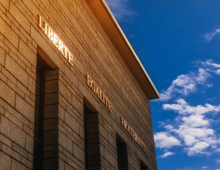 La laïcité à l’épreuve de la déconstruction de l’universalisme républicain