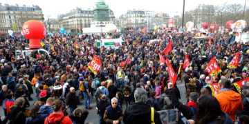 Réforme des retraites à l’Assemblée : La Constitution et la rue
