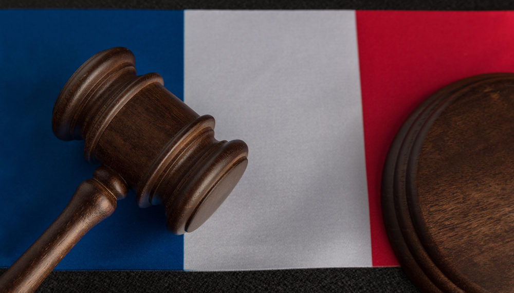 Réviser la Constitution pour permettre à Emmanuel macron de se présenter en 2027 ? Fausse alerte et vraie question