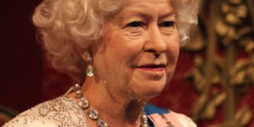 Élisabeth II, souveraine et femme – Les deux corps de la reine