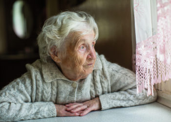 Vieillir dans la dignité : surmonter les impasses pour garantir un droit