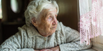 Vieillir dans la dignité : surmonter les impasses pour garantir un droit