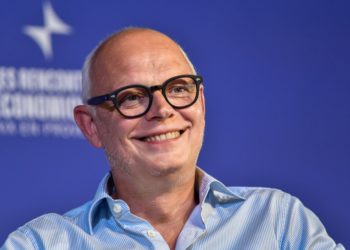 Petites phrases et politique, quand l’humour rejoint la tradition républicaine