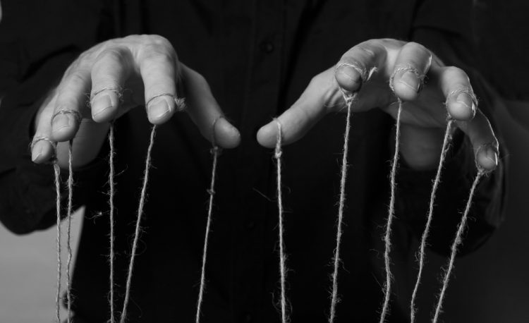 Affronter la réalité des dictatures