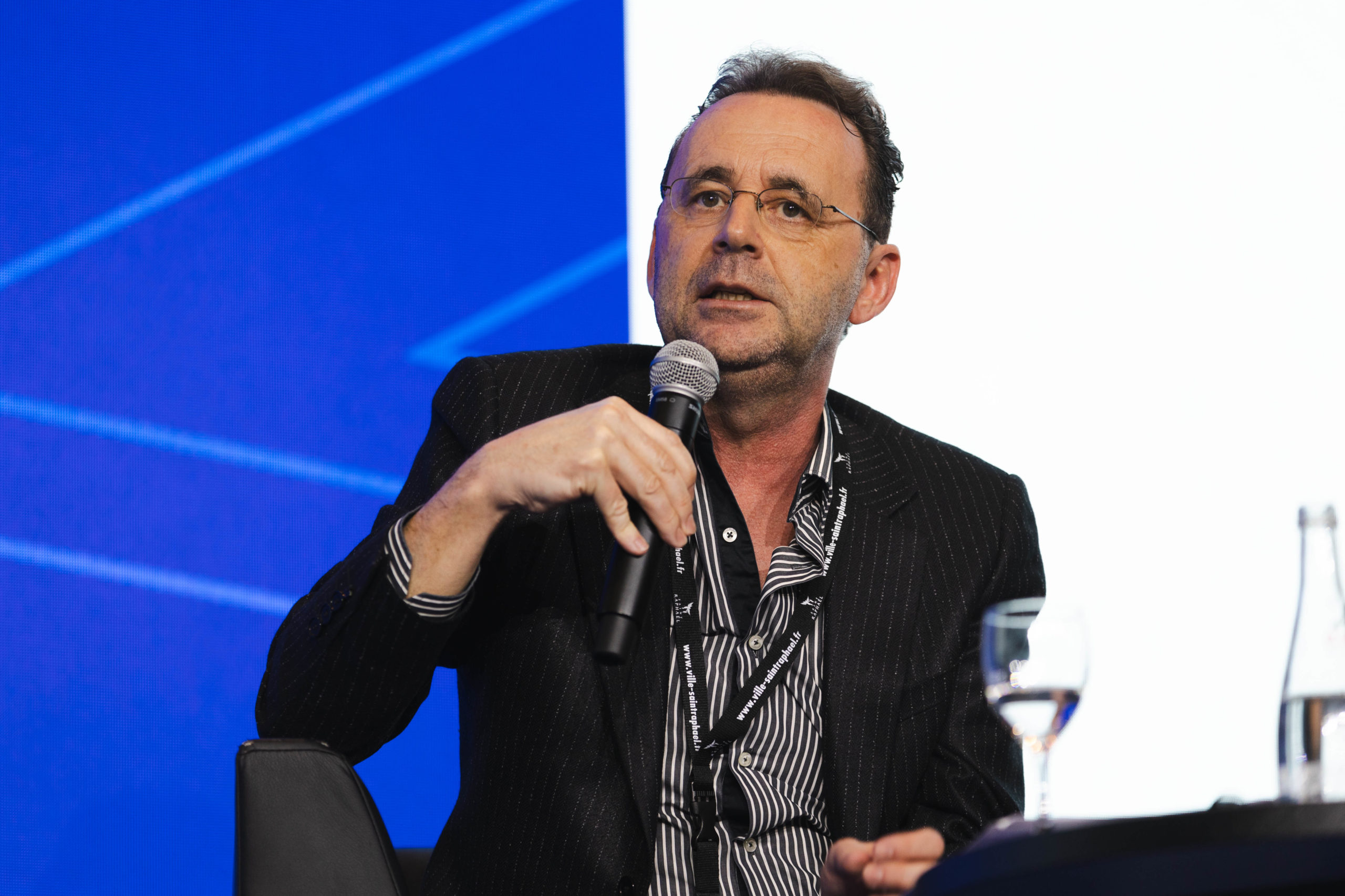 L’éthique et la société à l’épreuve des techniques numériques. Quels grands enjeux pour les jeunes générations ?