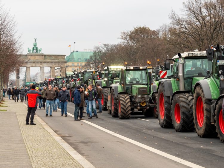 Le réveil de la France oubliée ou les tracteurs face aux blindés