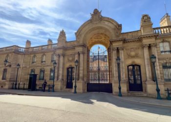 Faut-il censurer le Gouvernement ?