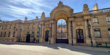 Faut-il censurer le Gouvernement ?