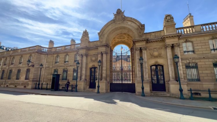 Faut-il censurer le Gouvernement ?