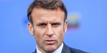 Emmanuel Macron décide le recours à l’article 16 de la Constitution
