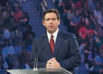 Pourquoi Ron DeSantis a choisi de supprimer les aides publiques à la culture