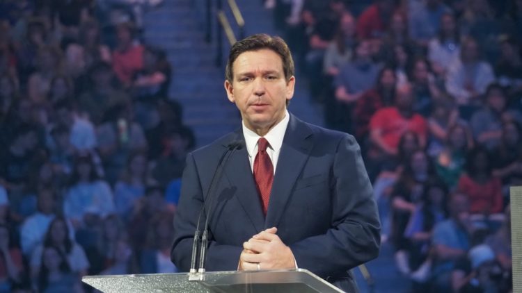 Pourquoi Ron DeSantis a choisi de supprimer les aides publiques à la culture