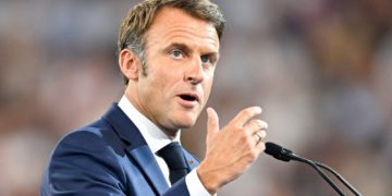 D’ex nihilo au néant,  Renaissance, une marque démonétisée et au bord du précipice