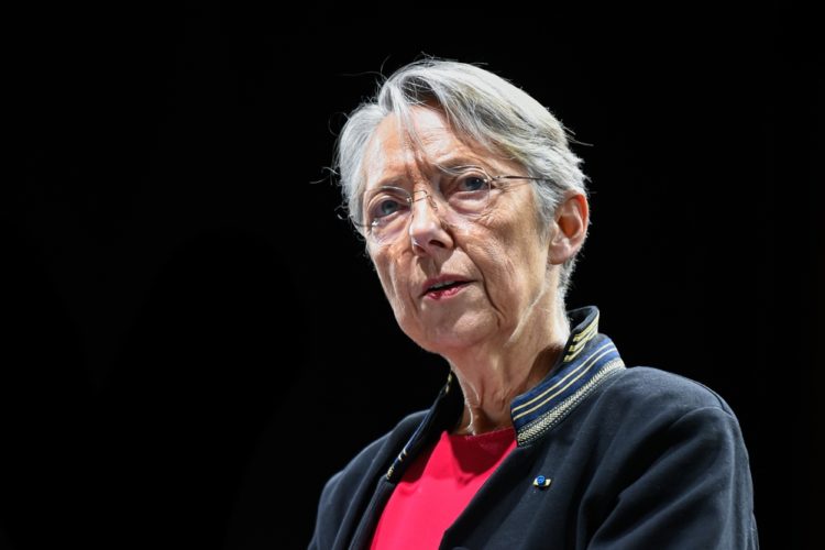 CANDITATE A LA PRESIDENCE DE  RENAISSANCE,  ELISABETH BORNE PEUT-ELLE ACHEVER SA METARMOPHOSE POLITIQUE ?