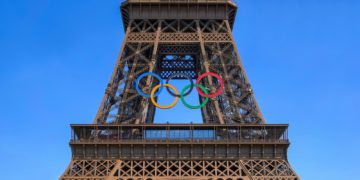 Anneaux sur la Tour Eiffel : un symbole de l’impuissance politique