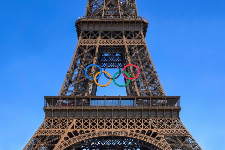 Anneaux sur la Tour Eiffel : un symbole de l’impuissance politique
