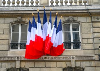 Fluctuat SED mergitur ?