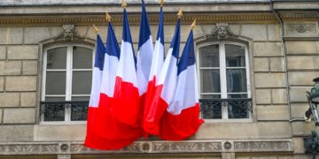 Fluctuat SED mergitur ?