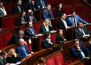 Lever de rideau sur une crise cathartique ou fin d’une comédie acerbe jouée au préjudice de la France ?