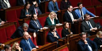 Lever de rideau sur une crise cathartique ou fin d’une comédie acerbe jouée au préjudice de la France ?