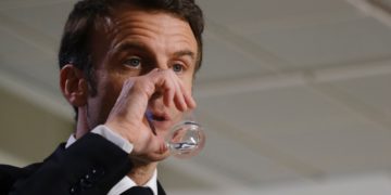  Emmanuel Macron et l’Afrique, les années se suivent … Et se ressemblent