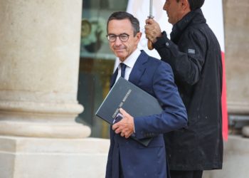 Bruno Retailleau et la droite face au voile islamique : Pourquoi ils n’y arrivent pas ?