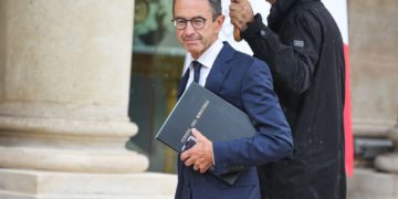 Bruno Retailleau et la droite face au voile islamique : Pourquoi ils n’y arrivent pas ?