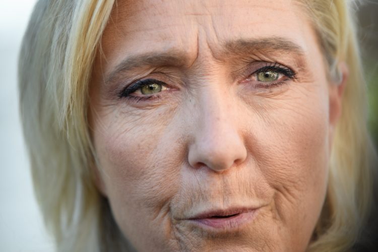 Marine Le Pen condamnée : un verdict judiciaire, un séisme politique