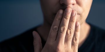 Cadres licenciés avec une obligation de silence : un préjudice à l’intérêt général