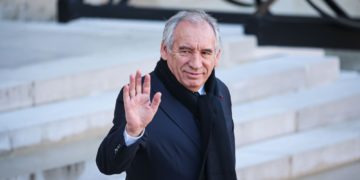 Le suicide politique programmé de François Bayrou : mourir debout pour que la France cesse de vivre à crédit 